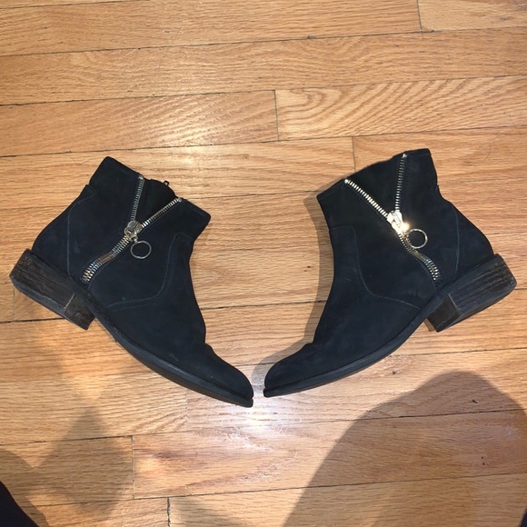 Steve Madden black booties - Picture 1 of 2